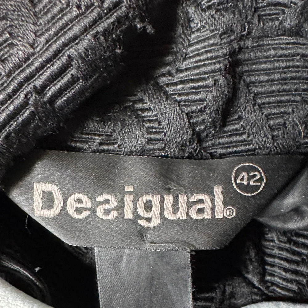 Desigual Black Textured Button Front‎ Coat Size 42 Colorful Circle Embellish